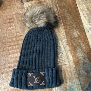 NWOT- acrylic beanie